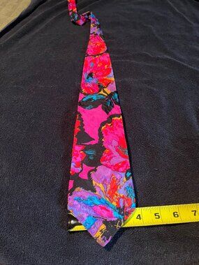 100% SILK MEN'S NECKTIE CARMEL-BY-THE-SEA